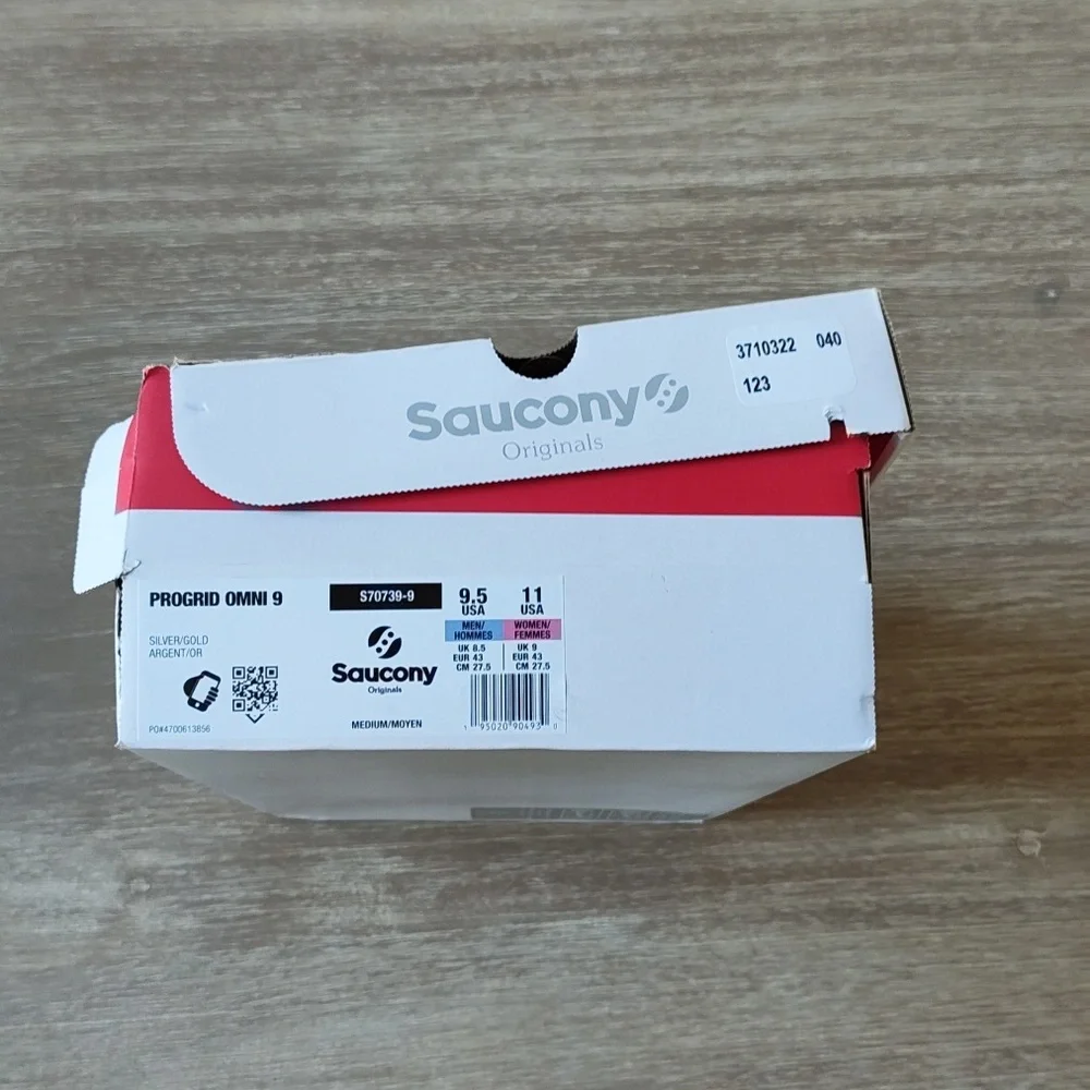 Saucony Progrid Omni 9‎ Men's Size 9.5 Women’s size 11 In Silver/Gold NWT In Box
